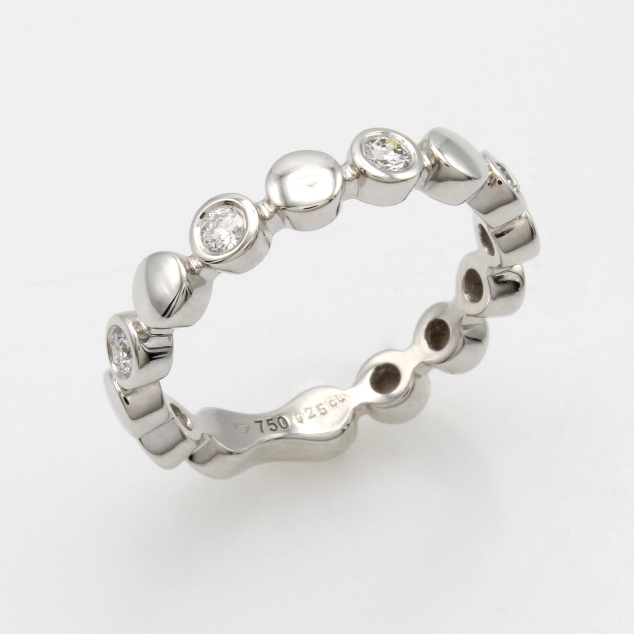 Image 27042860 - Ring mit Brillanten, WG 750/000, 5 Brill. in Zargenfassung zus. ca. 0.25 ct Weiß/si, im ...