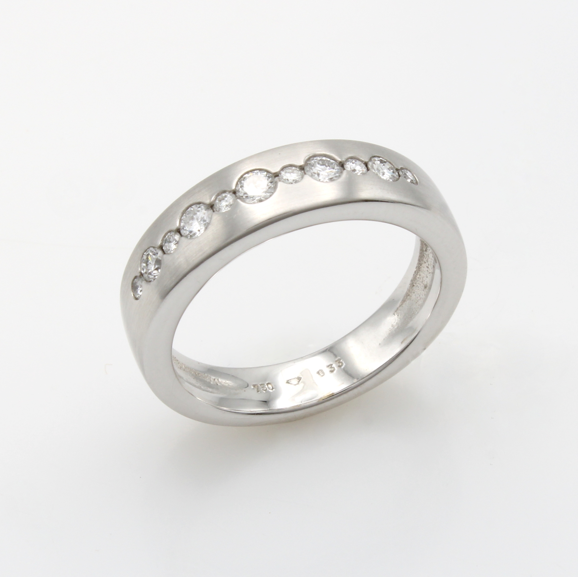 Image 27042864 - Ring mit Brillanten, WG 750/000, mattiert, Brill. zus. ca. 0.32 ct Weiß/si, RW ca. 55 ...