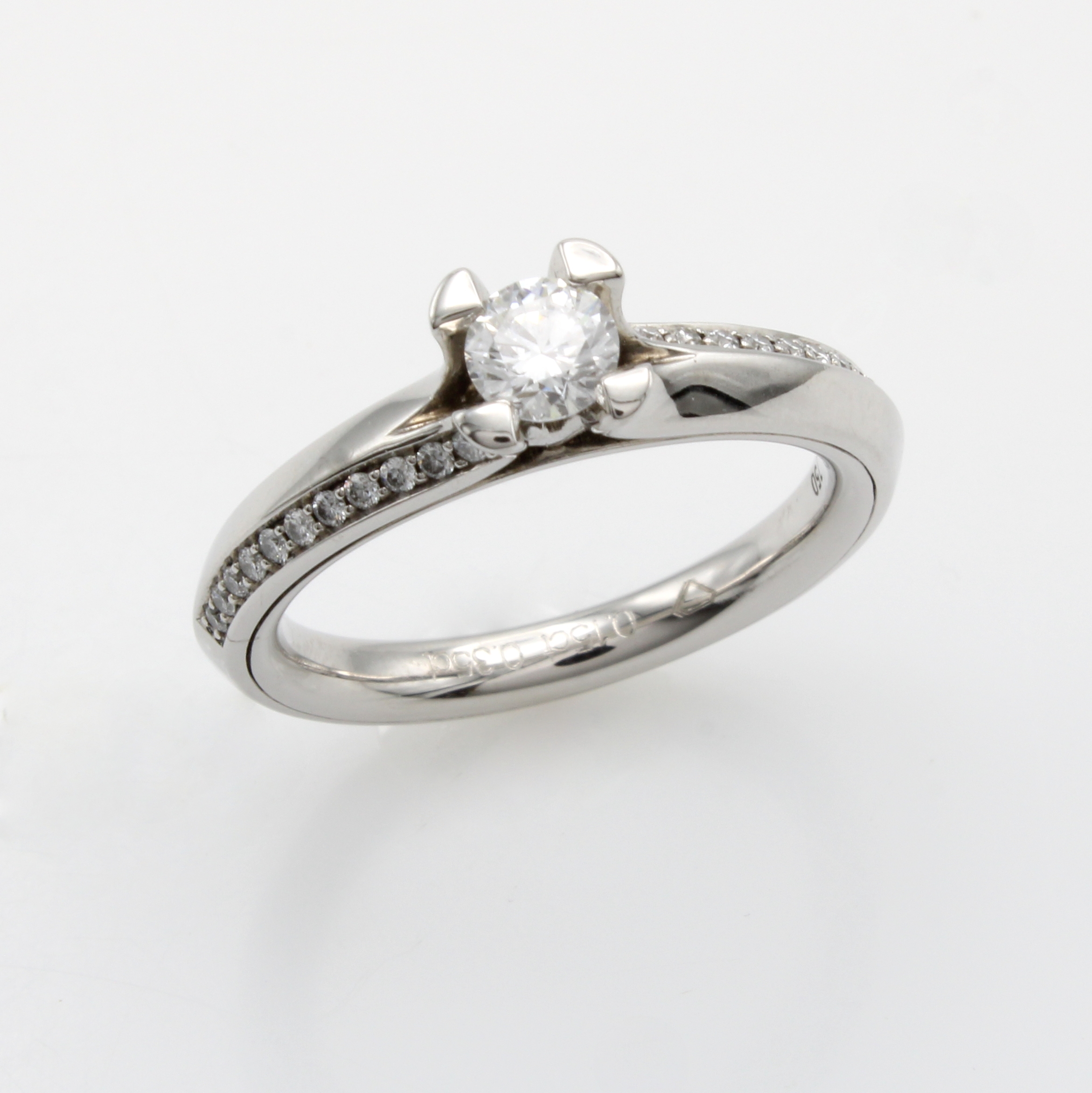 Image 27042871 - Ring mit Brillanten, WG 750/000, Solitär ca. 0.35 ct und Besatzbrill. auf Ringschulter ...