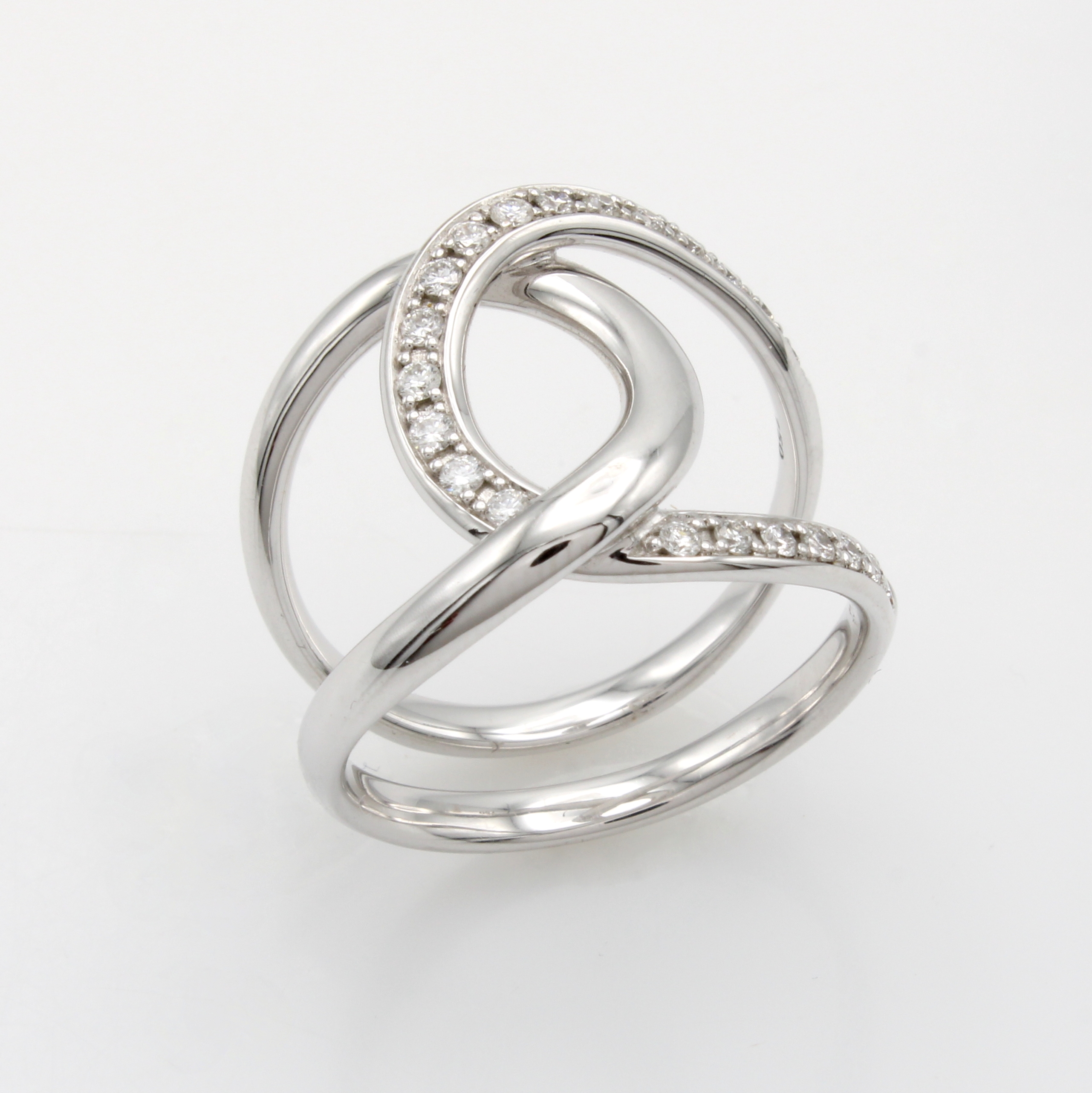 Image 27042872 - Ring mit Brillanten, WG 750/000, verschl. Form, Brill. zus. ca. 0.32 ct Weiß/si, RW ca. ...