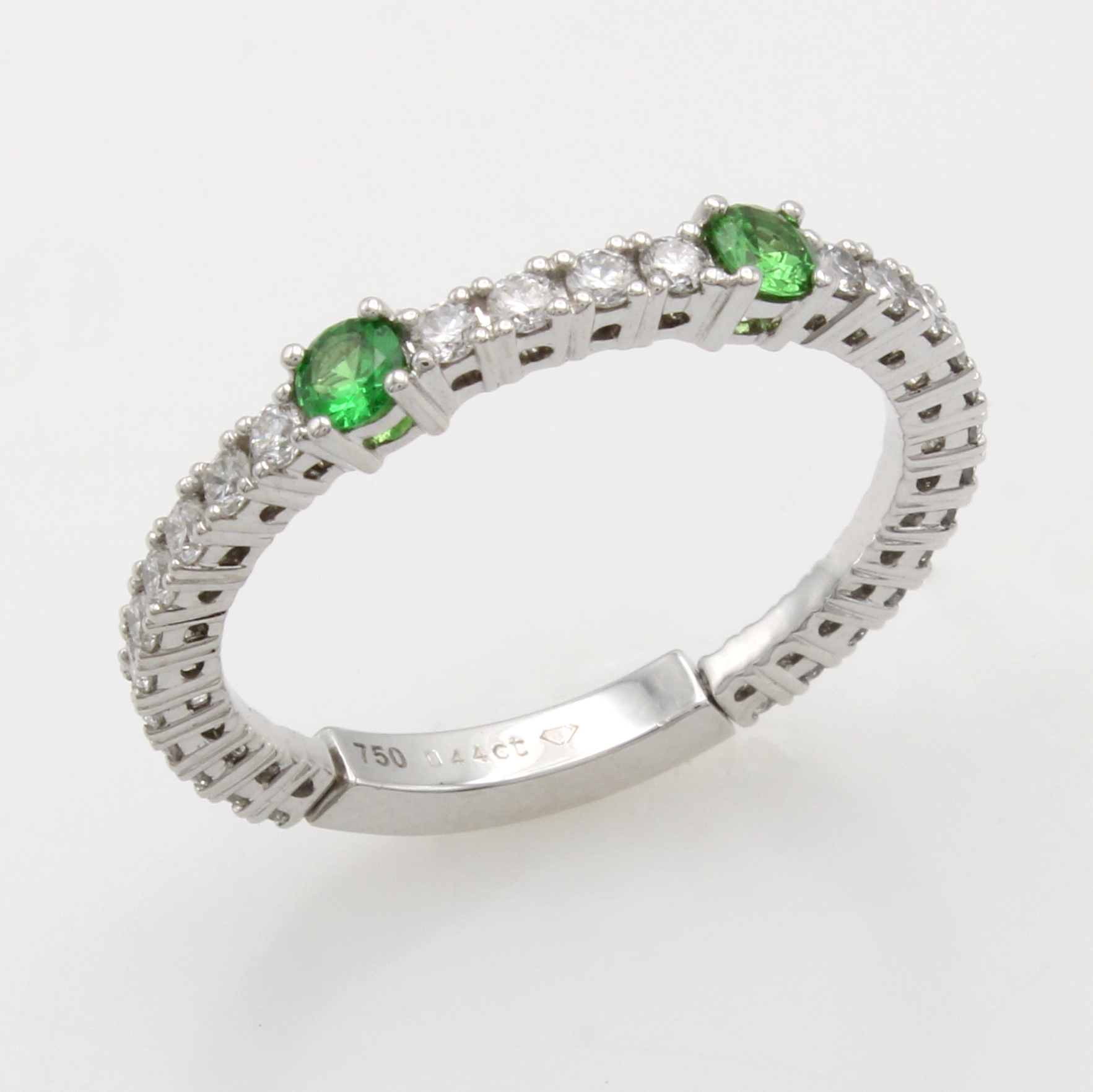 Image 27042873 - Ring mit Brillanten und Tsavoriten, WG 750/ 000, 2 Tsavorite zus. ca. 0.17 ct u. Brill. ...