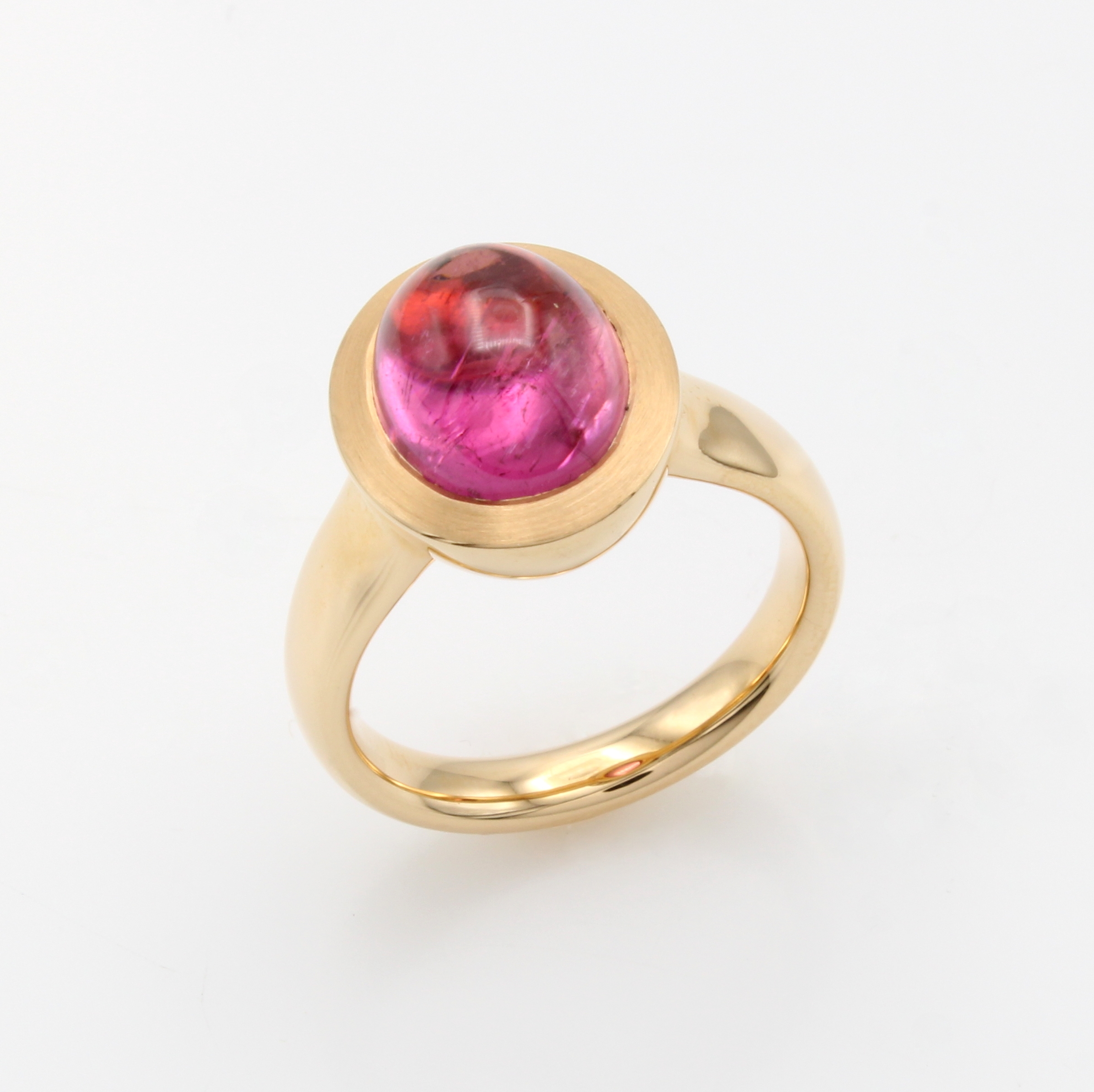 Image 27042886 - Massiver Ring mit Rubellit, RG 750/000, ovaler Rubellitcabochon ca. 5.10 ct, RW ca. 54