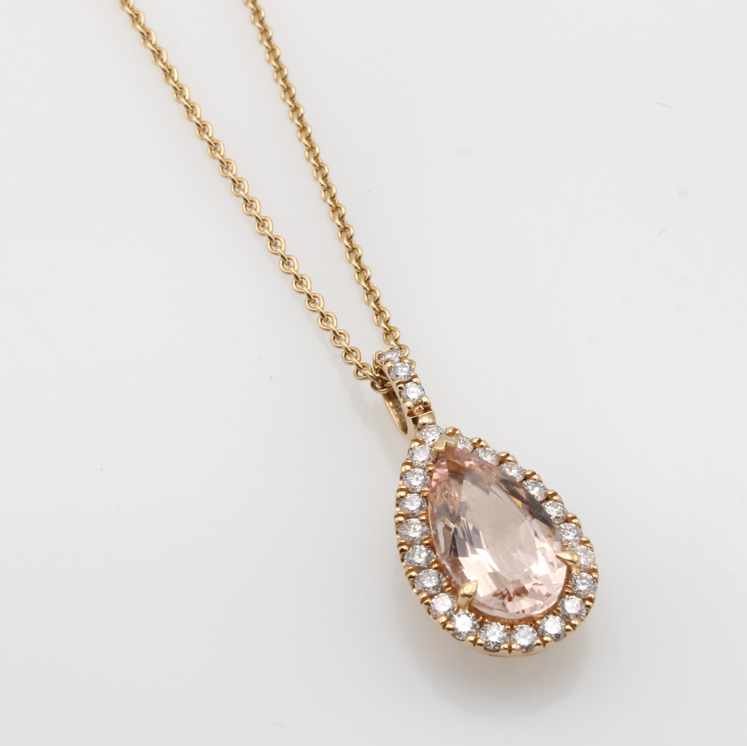 Image 27042887 - Anhänger mit Morganit und Brillanten an Kette, RG 750/000, Morganittropfen ca. 2.0 ct, ...