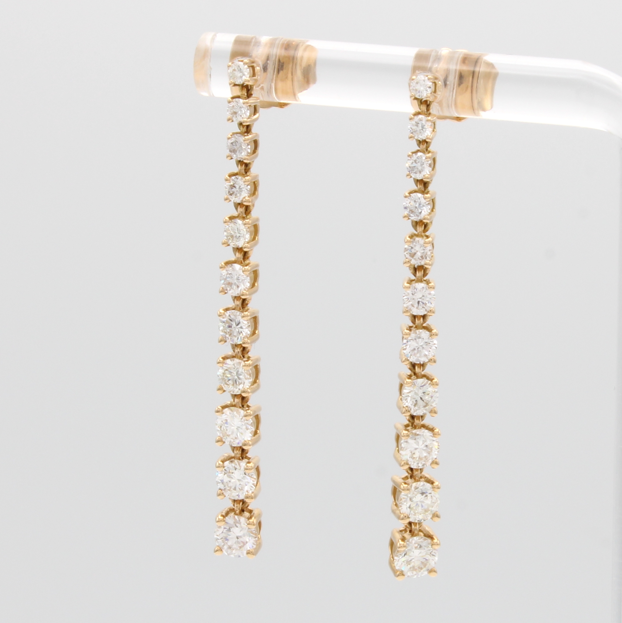 Image 27042892 - Paar Ohrgehänge mit Brillanten, RoseG 750/ 000, Brill. in Krappenfassung verlaufend ...