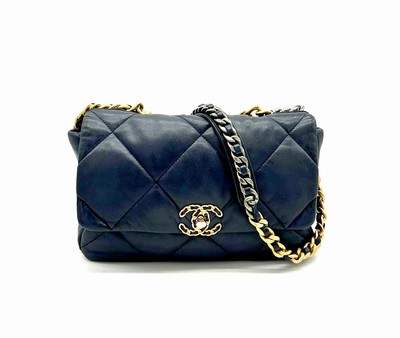 CHANEL 19 Tasche