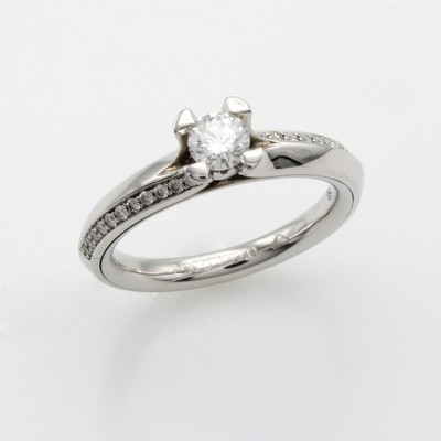 Image Ring mit Brillanten, WG 750/000, Solitär ca. 0.35 ct und Besatzbrill. auf Ringschulter ...