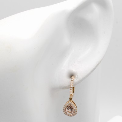 27042888a - Paar Ohrgehänge mit Morganiten und Brillanten , RG 750/000, 2 Morganittropfen zus. ca. ...