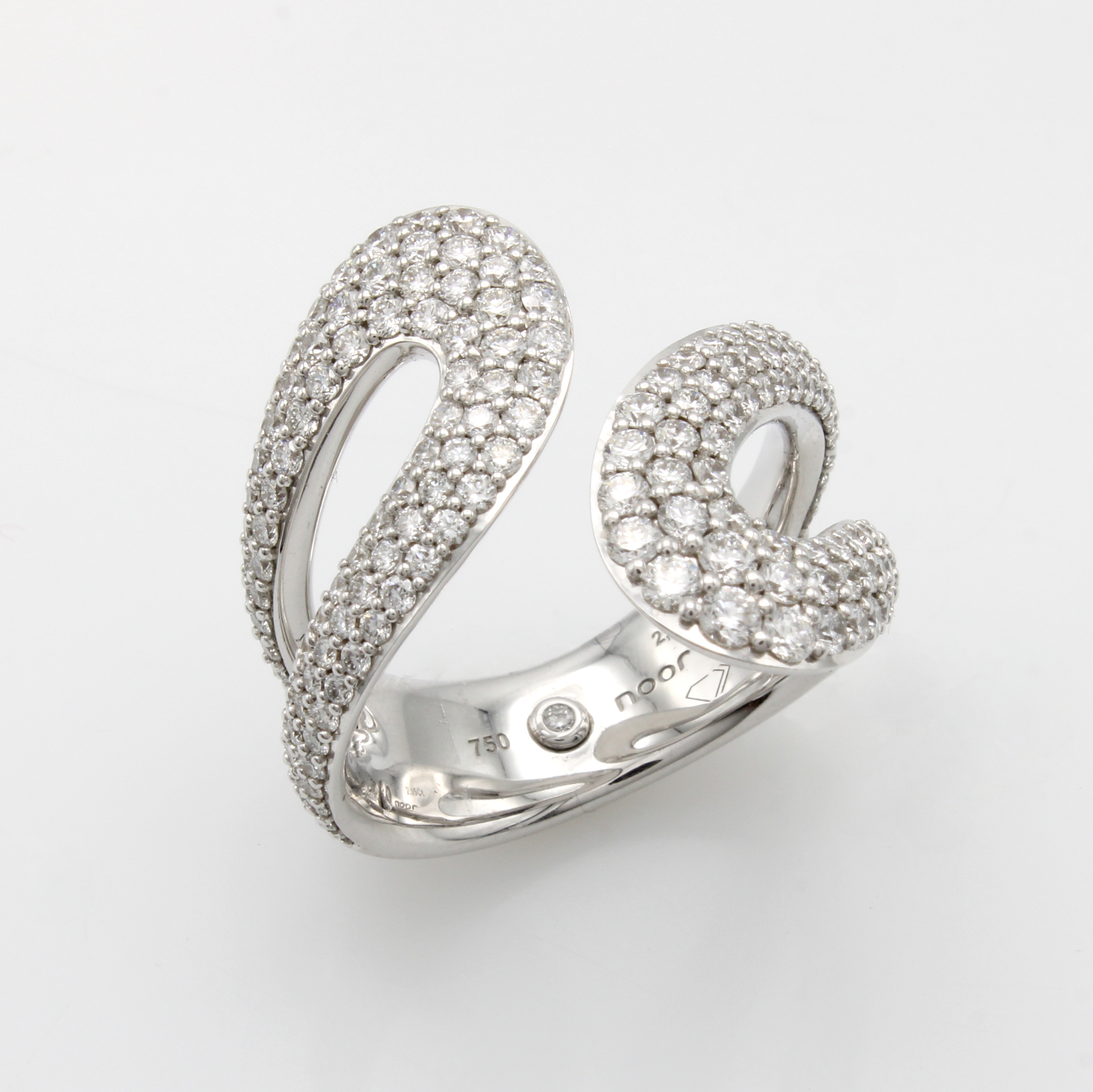 Image 27043278 - Ring mit Brillanten, WG 750/000, offene 2-reihige Ringschiene bes. m. 196 Brill. zus. ...