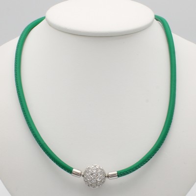 27043279b - Schmuckschließe mit Brillanten an Nappaleder- collier, WG 750/000 Wechselkugelschließe ...