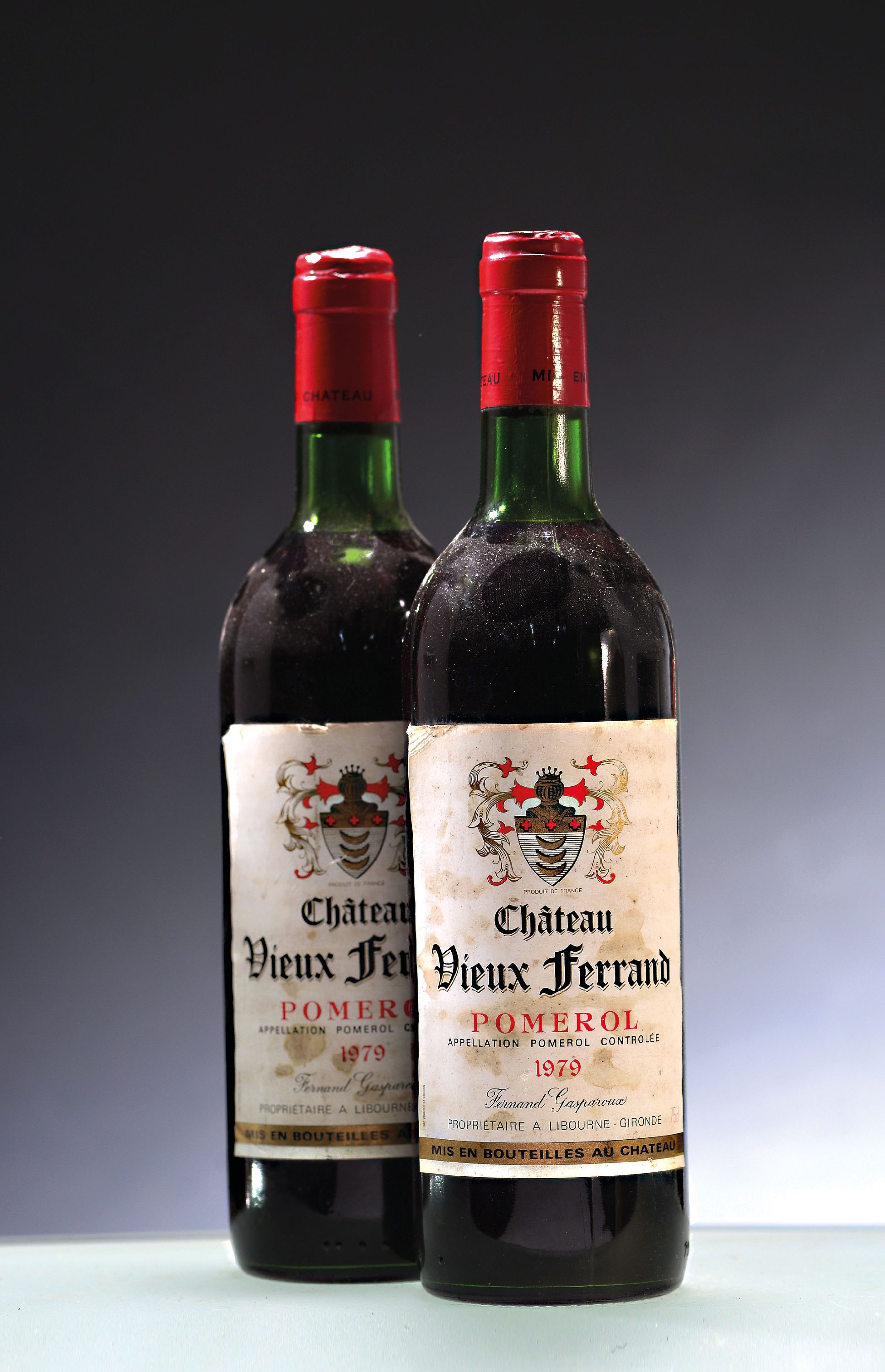 Image 27043503 - 2 Flaschen 1979 Chateau Vieux Ferrand, Pomerol, 750ml, upper mid shoulder, Etiketten ...
