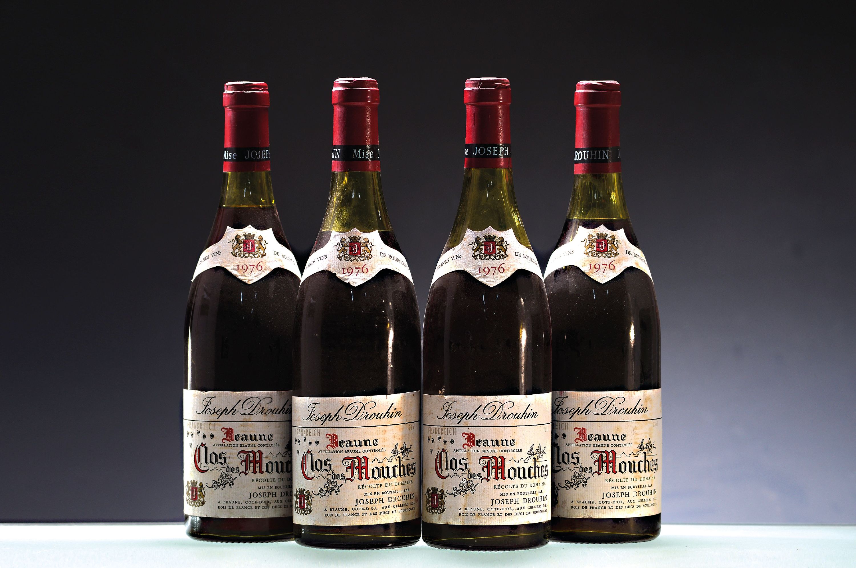 Image 27043519 - 4 Flaschen 1976 Joseph Drouhin Clos des Mouches, Beaune, 730ml, Füllniveau 5-2,5 cm, ...