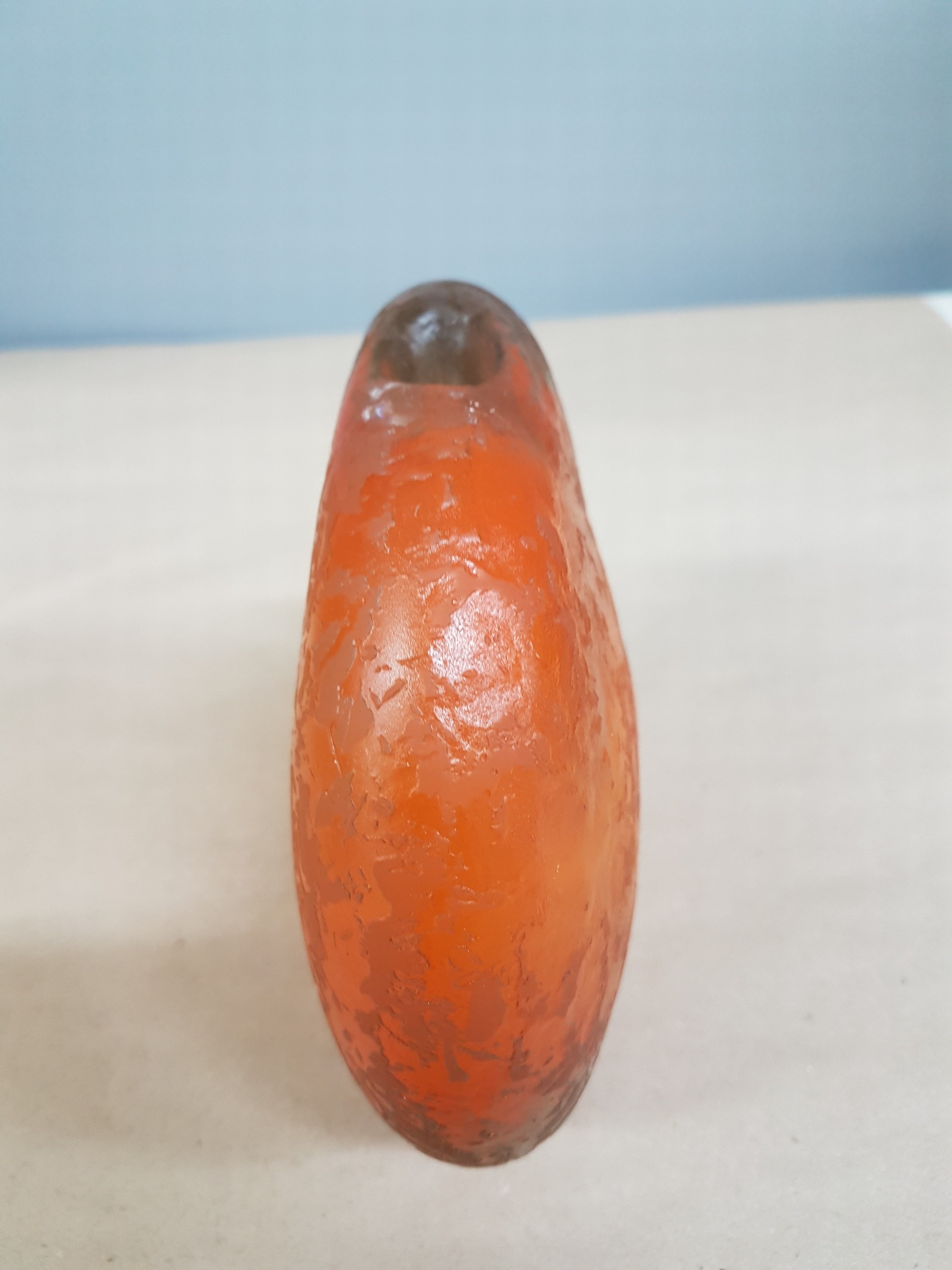 Detail d: Kleine Sommerso-Vase, Murano, Italien, 1950er -Jahre, farbloses Glas, orangefarbener Innenüberfang, geätzte und teilmattierte Oberfläche in ...