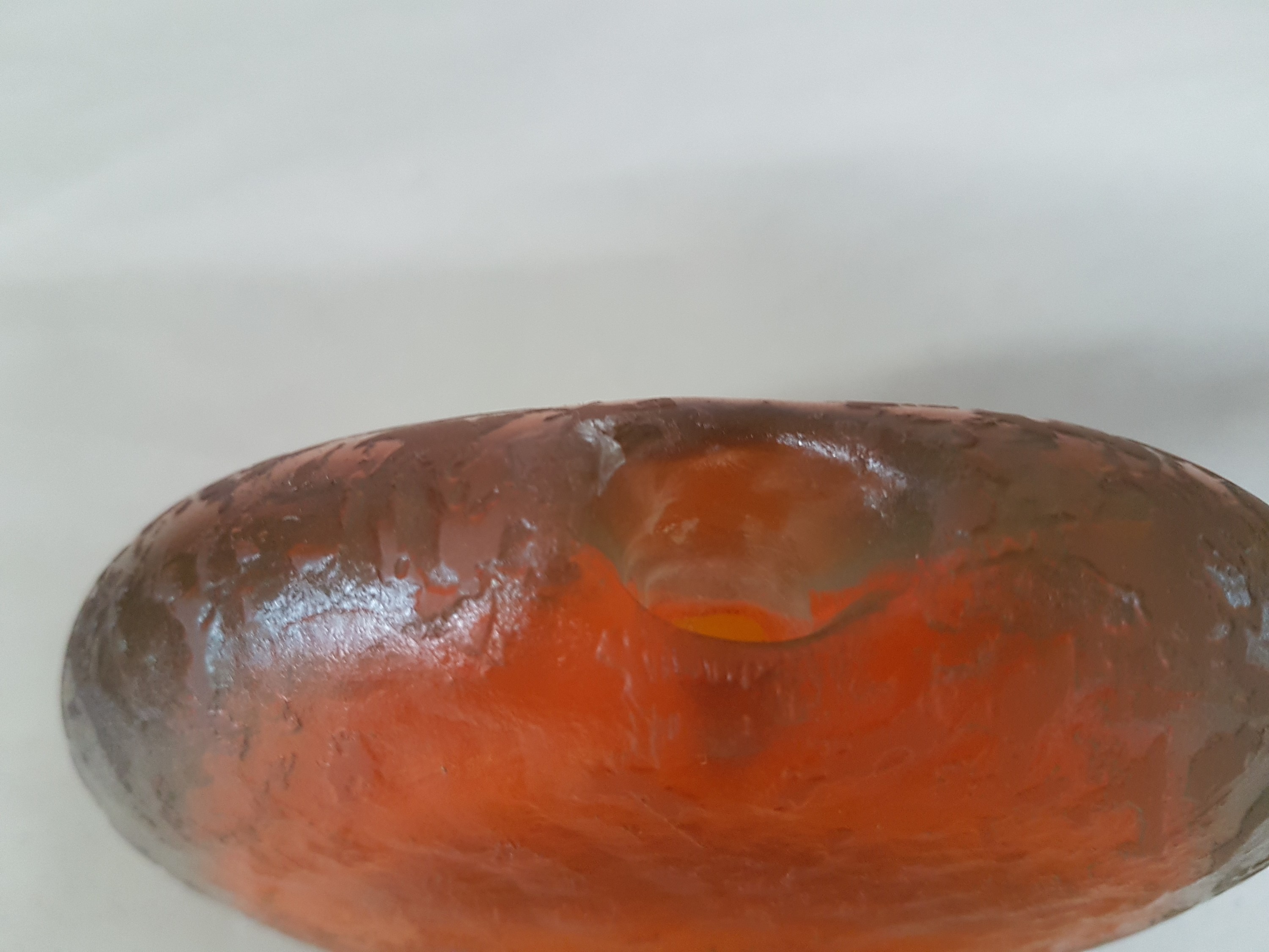 Detail e: Kleine Sommerso-Vase, Murano, Italien, 1950er -Jahre, farbloses Glas, orangefarbener Innenüberfang, geätzte und teilmattierte Oberfläche in ...