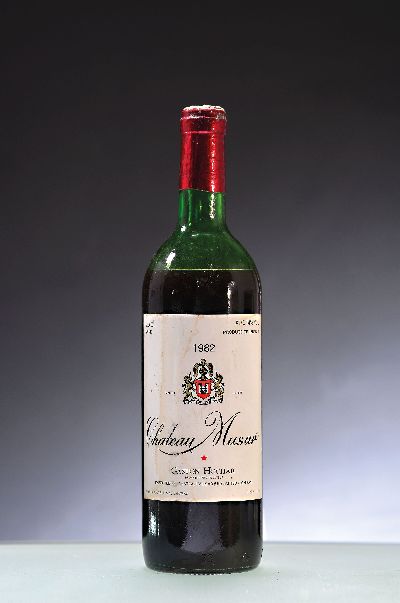 Image 1 Flasche 1982 Chateau Musar, Gaston Hochar, Ghazir/Libanon, ca. 750ml, 14%Vol., Kapsel ...