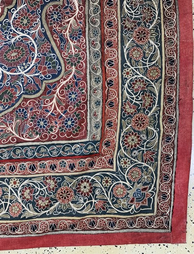 27043515a - ´Rascht´Susani´antik, Persien, 19.Jhd, Baumwoll-Stickerei, ca. 217 x 160 cm, EHZ: 3 ...