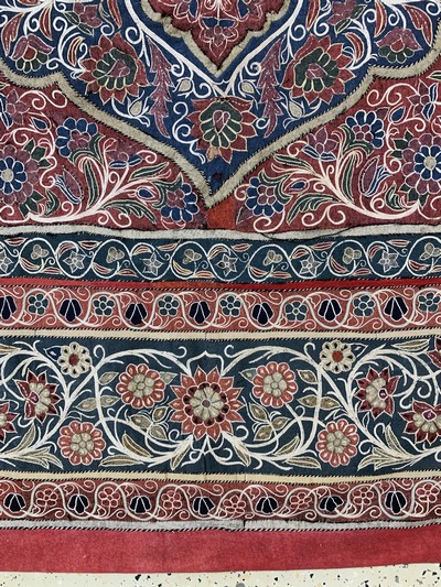 27043515c - ´Rascht´Susani´antik, Persien, 19.Jhd, Baumwoll-Stickerei, ca. 217 x 160 cm, EHZ: 3 ...