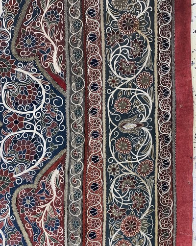 27043515f - ´Rascht´Susani´antik, Persien, 19.Jhd, Baumwoll-Stickerei, ca. 217 x 160 cm, EHZ: 3 ...