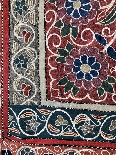 27043515k - ´Rascht´Susani´antik, Persien, 19.Jhd, Baumwoll-Stickerei, ca. 217 x 160 cm, EHZ: 3 ...