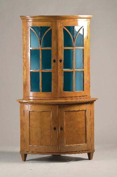 Image Biedermeier-Eckschrank, um 1820, Birkenfurnier, Oberteil eintürig verglast und ...