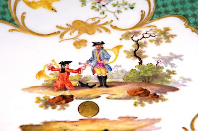 27043887a - Seltener Tafelaufsatz, Platte mit Fuß, Meissen, um 1765, Porzellan, grüner Dekor, in ...