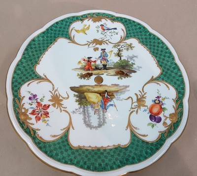 27043887c - Seltener Tafelaufsatz, Platte mit Fuß, Meissen, um 1765, Porzellan, grüner Dekor, in ...