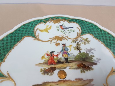 27043887d - Seltener Tafelaufsatz, Platte mit Fuß, Meissen, um 1765, Porzellan, grüner Dekor, in ...