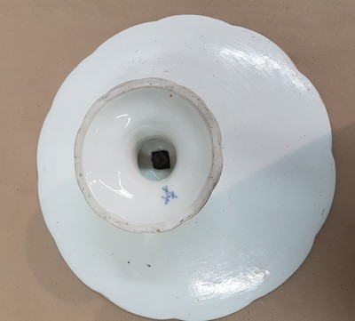 27043887h - Seltener Tafelaufsatz, Platte mit Fuß, Meissen, um 1765, Porzellan, grüner Dekor, in ...