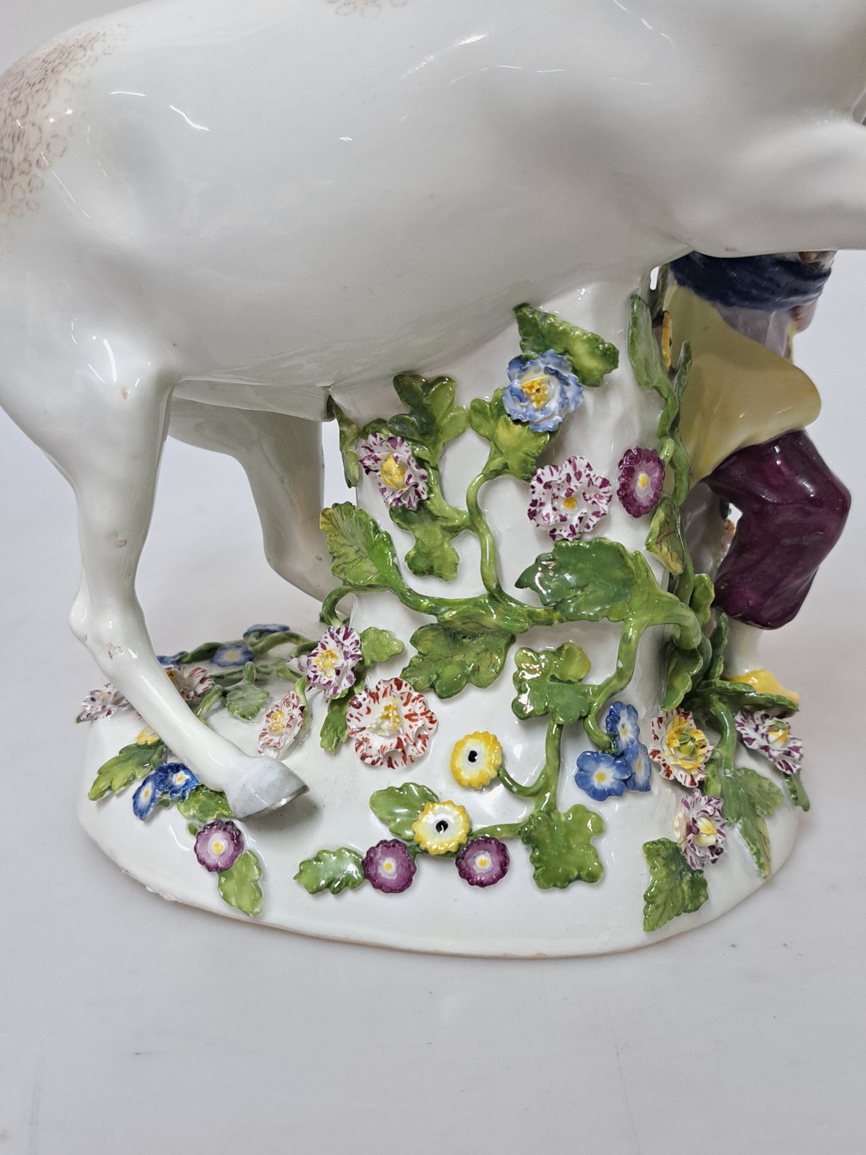 Detail d: Selten früher Pferdebändiger, Meissen, um 1750, Porzellan, Entwurf J.J. Kaendler, Ausformung aus der Zeit, ein Türke hält ein steigendes Pferd an ...