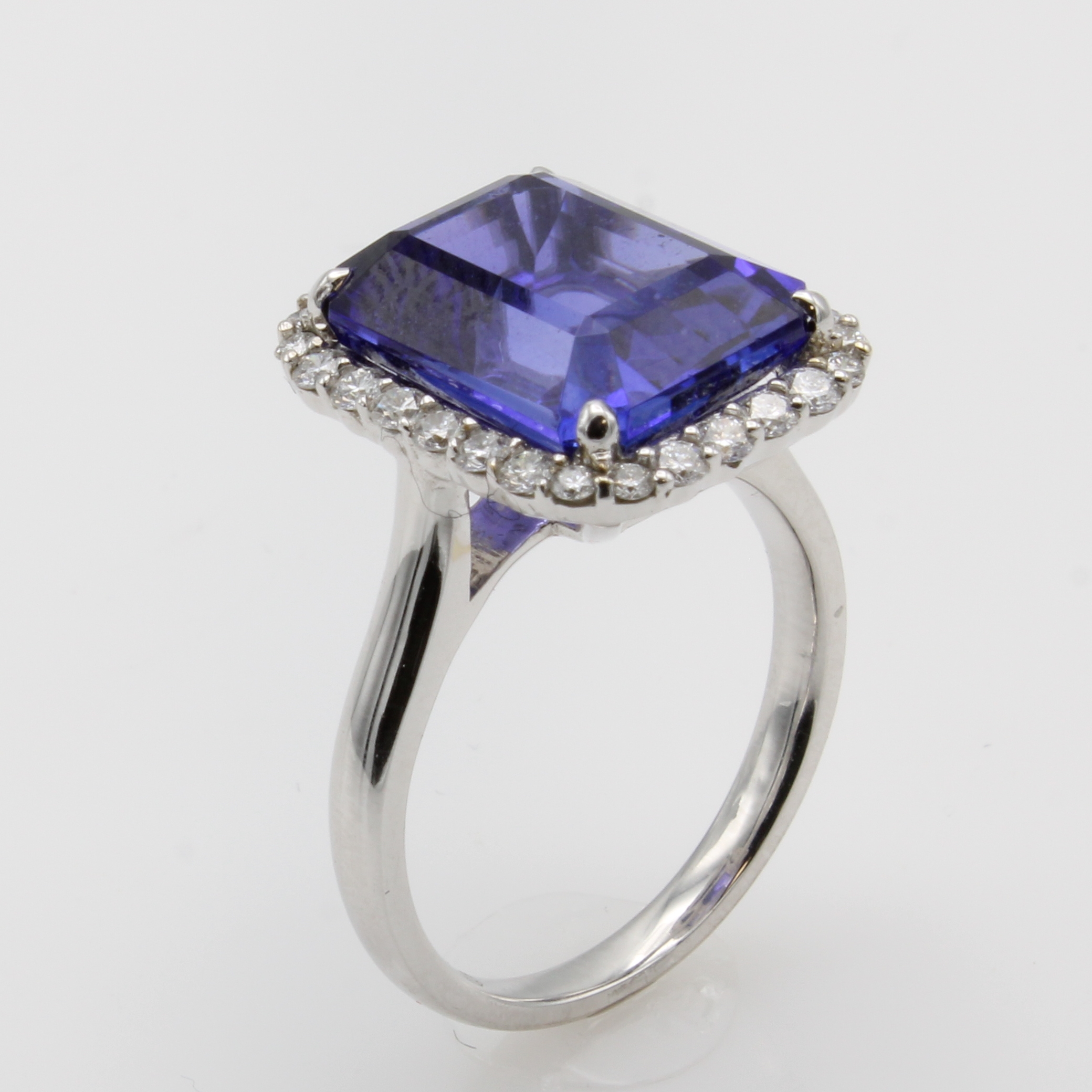 Image 27043982 - Ring mit Tansanit und Brillanten, WG 750/000, Tansanitachteck ca. 9.33 ct und Bril. zus. ...