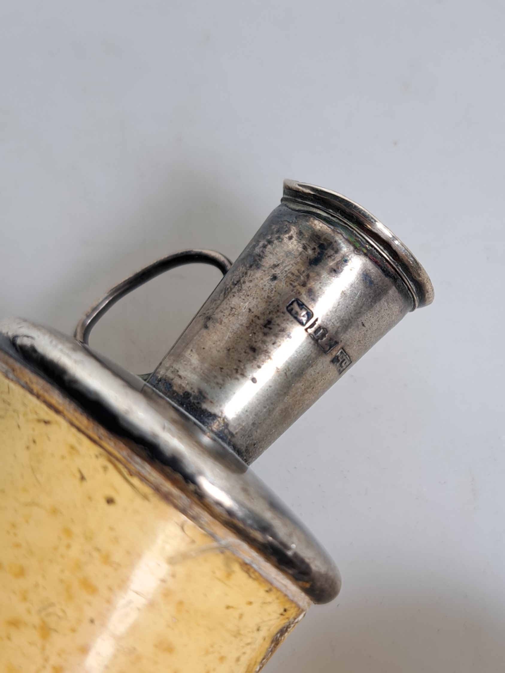 Detail k: Zwei Meerschaumpfeifen aus dem Besitz der Familie Tolstoy, Finnland, um 1800, Meerschaumköpfe, Silbermontur, 1x Stadtmarke wohl Kristinestad, Drei ...