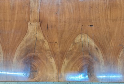 27043966e - Biedermeier-Kommode, um 1820, Kirschbaumfurnier, 3 Schubladen, Pfostenfüsse in schwarz ...