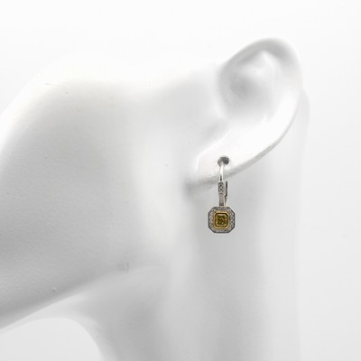 27043975a - Paar Ohrgehänge mit Diamanten und Brillanten, GG/WG 750/000, 2 Diam.-Achtecke zus. ca. ...