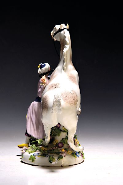 27043977a - Selten früher Pferdebändiger, Meissen, um 1750, Porzellan, Entwurf J.J. Kaendler, ...