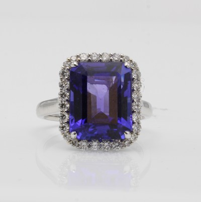 27043982a - Ring mit Tansanit und Brillanten, WG 750/000, Tansanitachteck ca. 9.33 ct und Bril. zus. ...