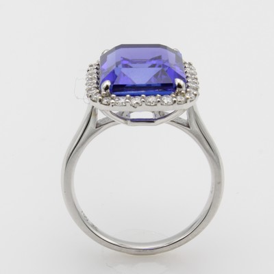 27043982b - Ring mit Tansanit und Brillanten, WG 750/000, Tansanitachteck ca. 9.33 ct und Bril. zus. ...