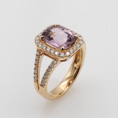 27043988a - Ring mit Spinell und Brillanten, RG 750/000, Spinell im Antikschliff ca. 3.49 ct u. ...