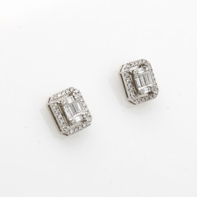 27043992a - Paar Ohrstecker mit Diamanten und Brillanten, WG 750/000, 12 Diam.-Baguettes u. 56 ...