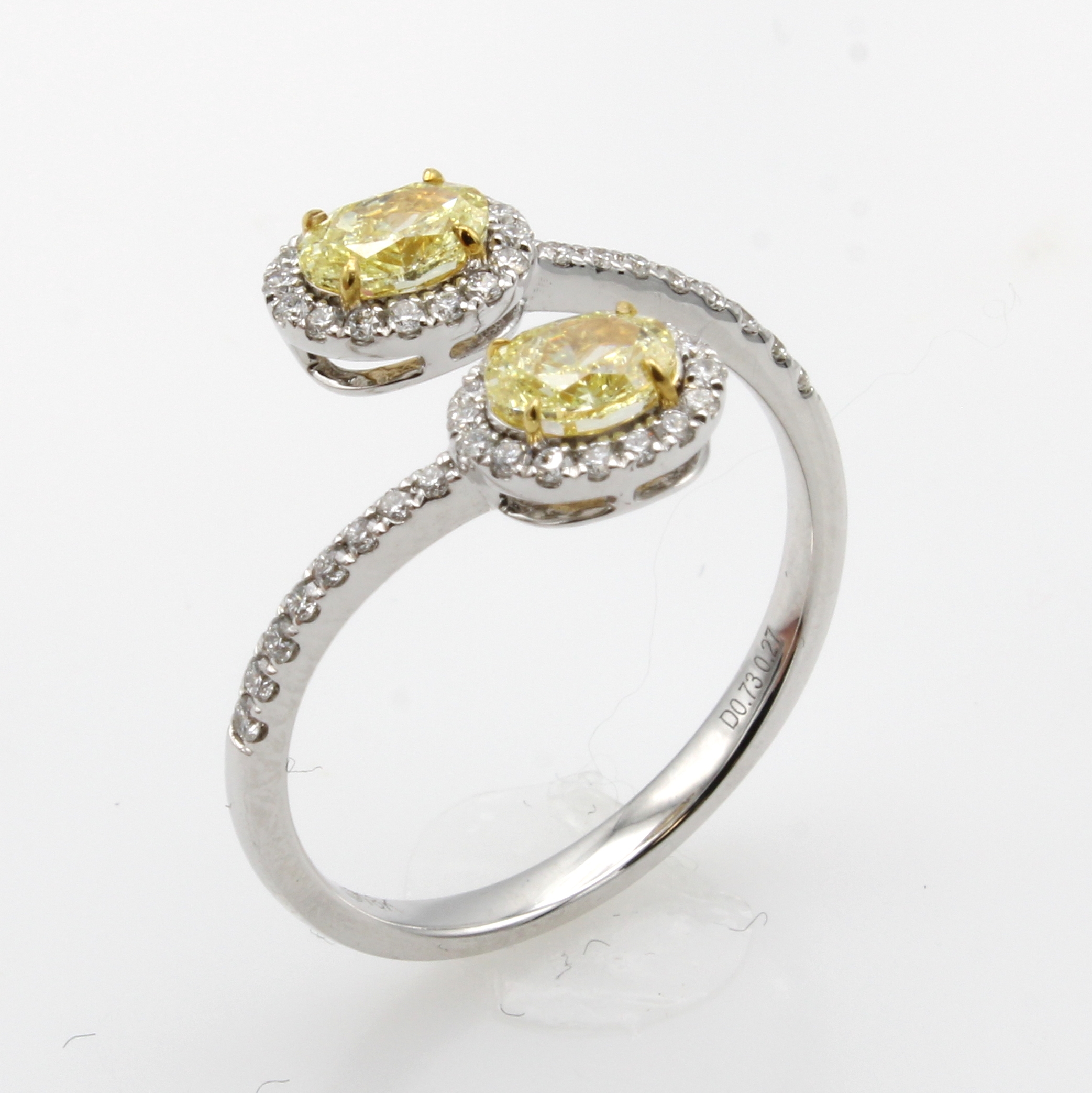 Image 27044004 - Ring mit Diamanten und Brillanten, WG 750/ 000, 2 ovale Diam. zus. ca. 0.73 ct fancy ...