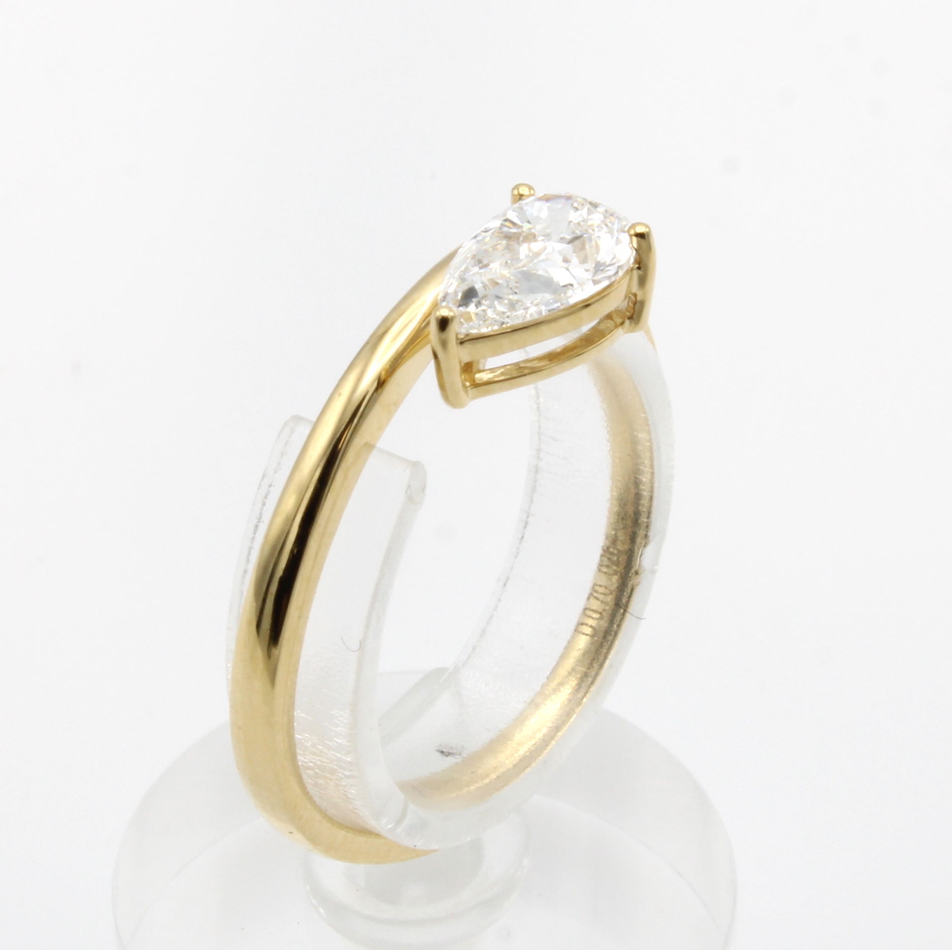 Image 27044060 - Ring mit Diamant, GG 750/000, Diam.-Tropfen 0.70 ct hochfeines Weiß/vs2 mit Expertise, ...