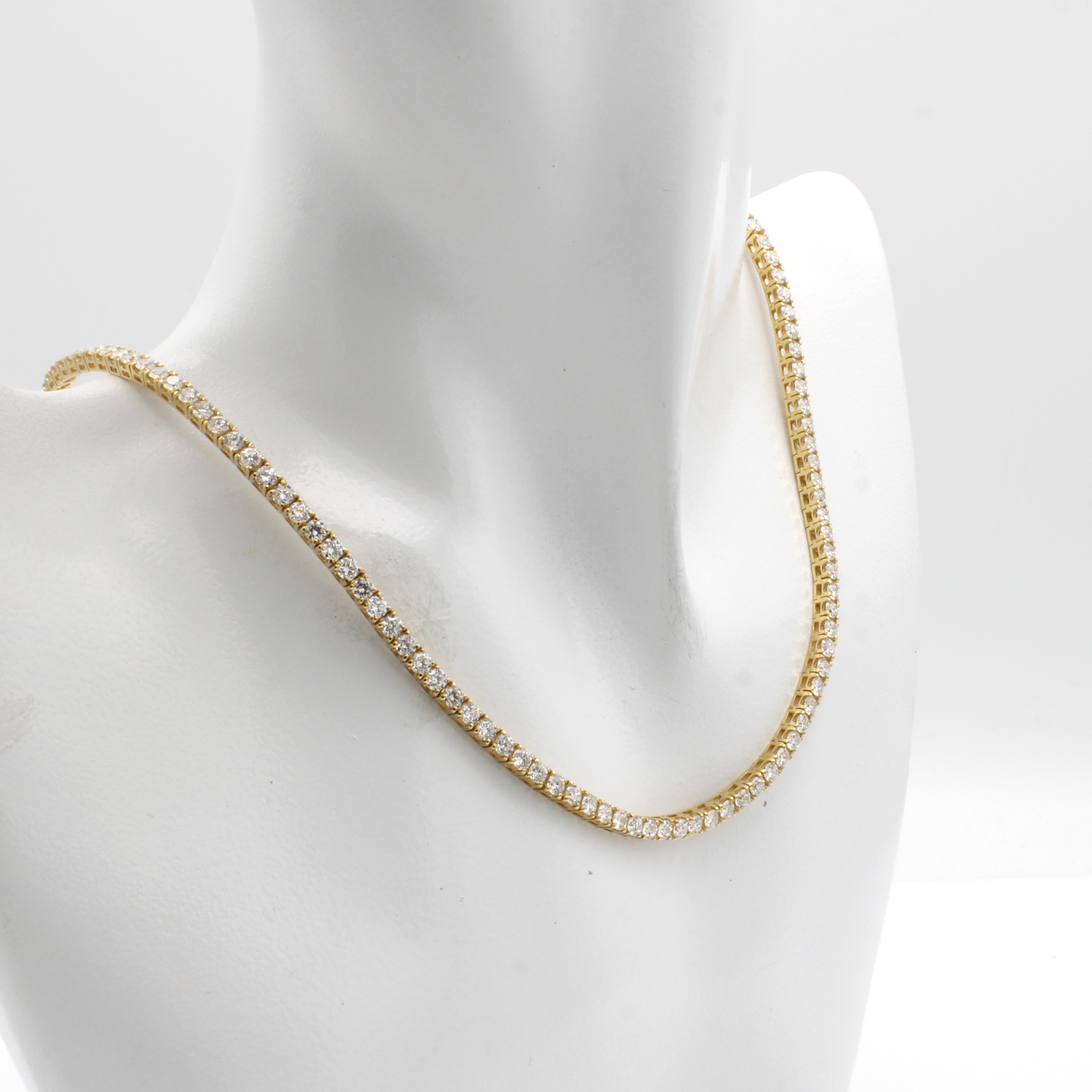 Image 27044067 - Riviercollier mit Brillanten, GG 750/000, 140 Brill. in Krappenfassung zus. ca. 11.42 ct ...