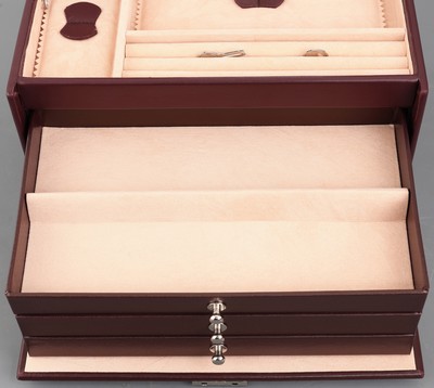 27044051b - schmuckkoffer aus weinrotem Glattleder, Innenausstattung aus altrosafarbenen ...