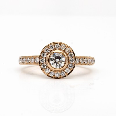 27044054b - Ring mit Brillanten, RG 750/000, Mittelstein ca. 0.30 ct und Besatzbrill. zus. ca. 0.82 ...