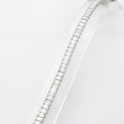 27044071a - Armband mit Diamanten, WG 750/000, 59 Diam. im Em-Cut zus. ca. 11.81 ct feines Weiß/vs ...