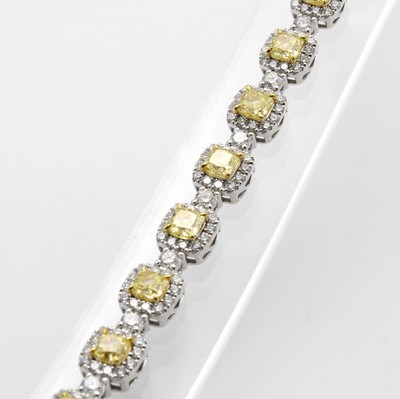 27044073a - Armband mit Diamanten und Brillanten, WG 750/000, 20 Diam. im Cushionschliff zus. ca. ...