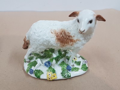 27044084b - Porzellanfigur, ´Schaf´, Meissen, um, 1747-50, Entwurf P. Reinicke 1747, stehendes Schaf ...