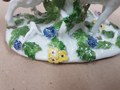 27044084f - Porzellanfigur, ´Schaf´, Meissen, um, 1747-50, Entwurf P. Reinicke 1747, stehendes Schaf ...