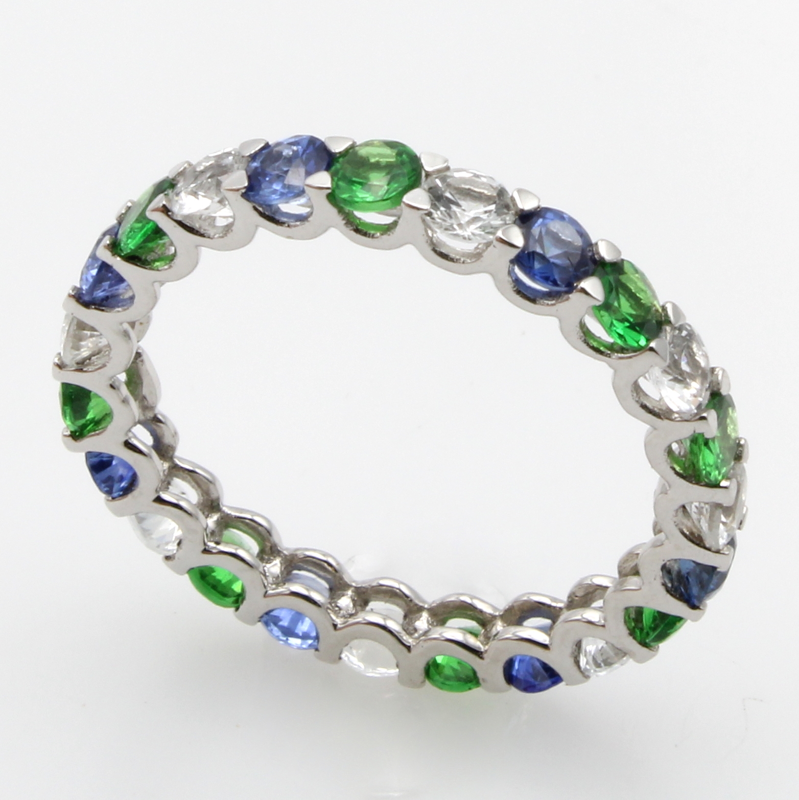 Image 27044467 - Ring mit Farbsteinen, WG 750/000, 7 blaue Saphire zus. ca. 0.92 ct, 8 weiße Saphire ...