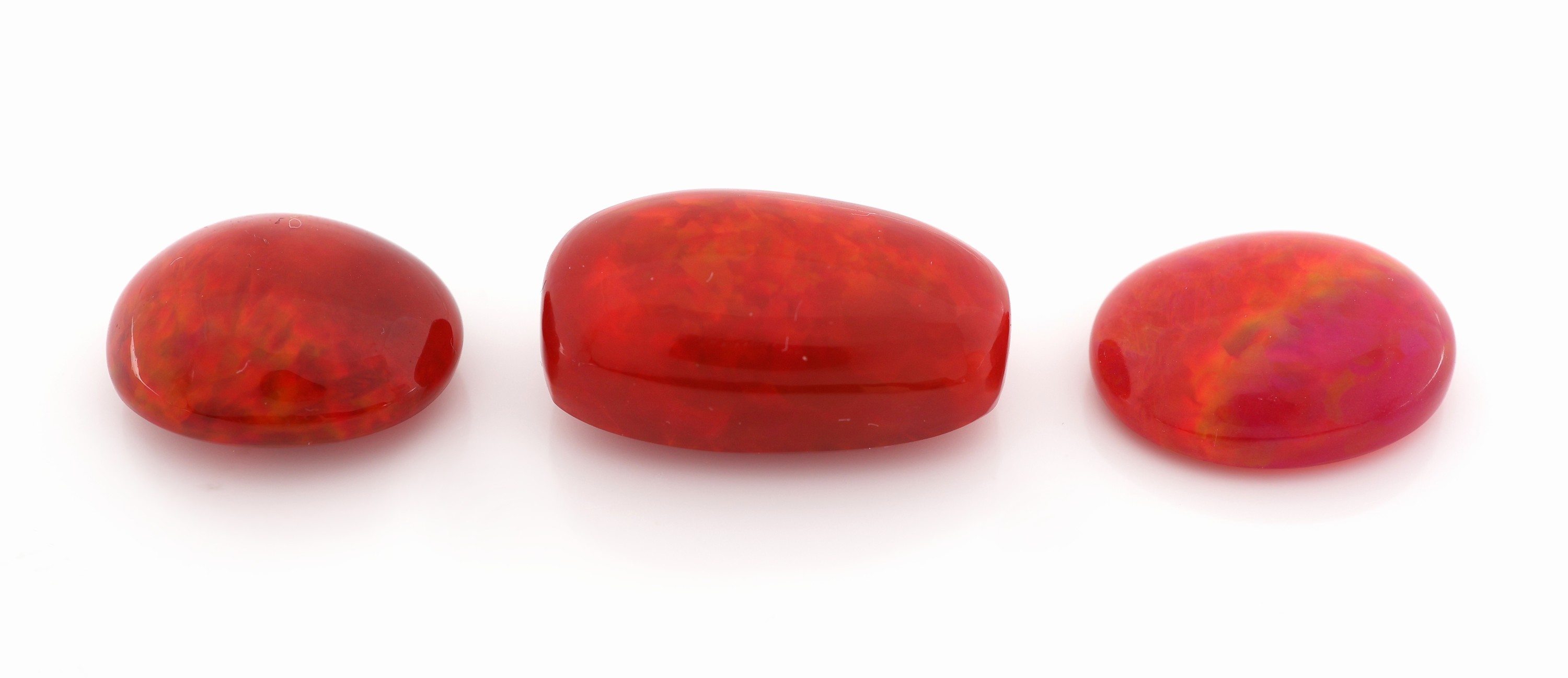 Detail a: Lot 3 lose rote Opale, zus. ca. 25.26 ct, 1 x 20.49 x 11.68 x 9.12 mm, 1 x 16.25 x 12.73 x 5.88 mm, 1 x 15.78 x 12.71 x 7.21 mm