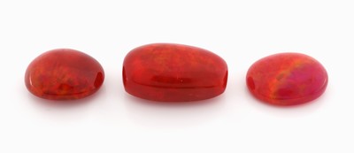 27044474a - Lot 3 lose rote Opale, zus. ca. 25.26 ct, 1 x 20.49 x 11.68 x 9.12 mm, 1 x 16.25 x 12.73 ...