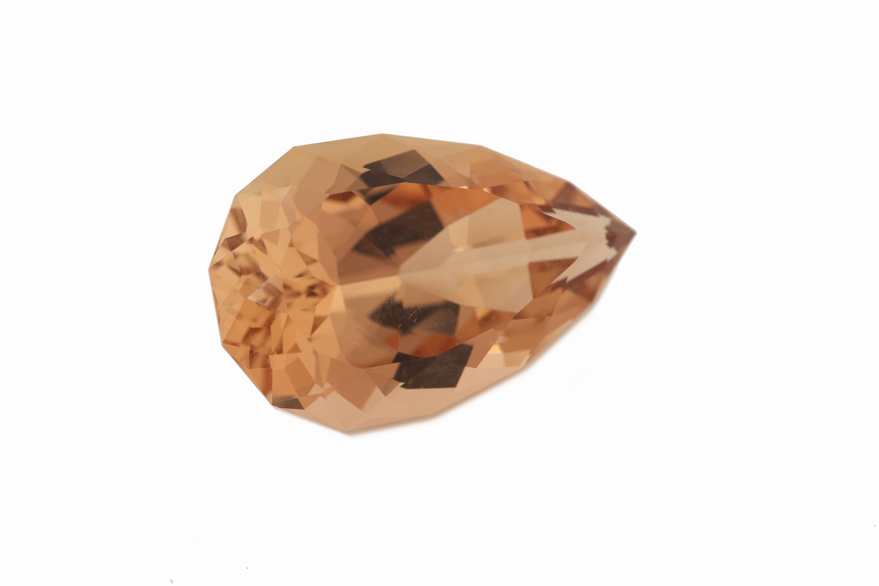 Detail a: Loser Imperial Topas, ca. 105.88 ct, facett. Tropfen, ca. 38.40 x 24.00 x 17.35 mm, Light Reddish Orange